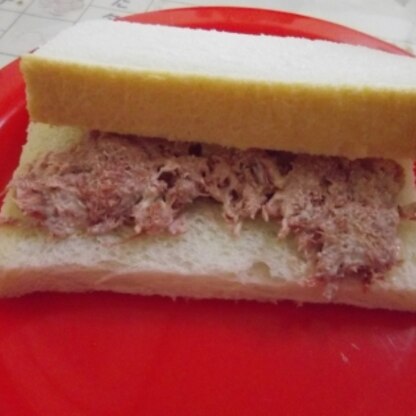 昔母が良く作ってくれた定番サンドウィッチです。懐かしく、とても美味しくいただきました＾＾v大人になって、こしょう多めの美味しさが分かり感動しました☆